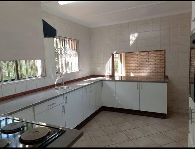 4 BEDROOM PROPERTY TO RENT IN PANORAMA